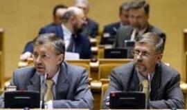 Politikoje melo kojos ilgos 