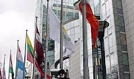 Briuselis spaudžia, Strasbūras nepasiduoda 