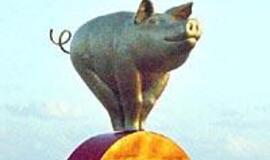 Ugninė Kiaulė pasotins ir apdovanos 