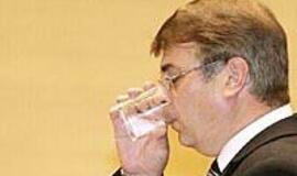 Saugumo šefą suvalgė su kauleliais 