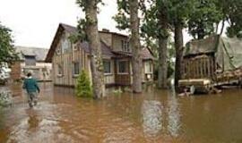 Potvynis toliau grasina gyventojams (video)