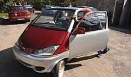 Bevardis mažylis iš "monstrų" garažo