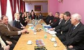 Muzikinis teatras pradeda skambinti varpais