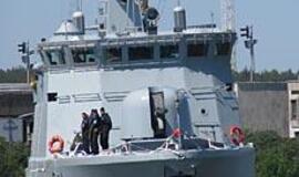 Naujas laivas prišvartuotas prie savos krantinės 