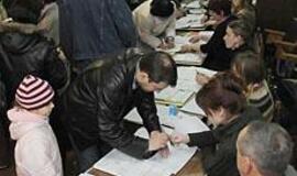 Rinkimų organizatoriai neria į krūmus