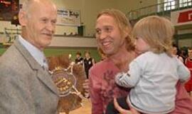 Žais tūkstantis šeimų