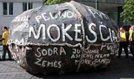 Nušvilpta valdžia žada eiti į žmones