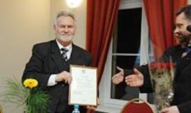 Įteikta literatūrinė Ievos Simonaitytės premija