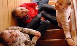 "Atstumas - ne daugiau nei metras..."