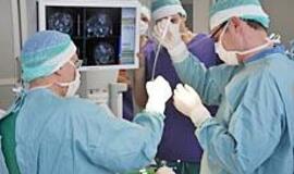 Kelią instrumentams rodo neuronavigacijos sistema