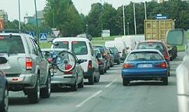 Triukšmingiems automobiliams maunamas apynasris