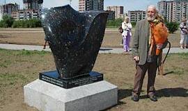 Dingęs antkapis atsirado po Sąjūdžio paminklu