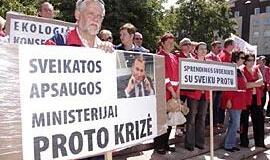 Į medikų mitingą - pavieniui 