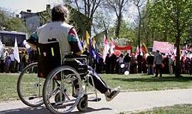 Vaikų išsėtinės sklerozės gydymas - su kliūtimis 