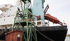 Lietuvos vėliava pasaulinio laivyno fone 