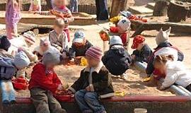 Valdžia: darželiai netuštėja, mokesčiai tėvams gali mažėti