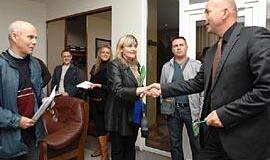 Atlyginimas mažėja akyse