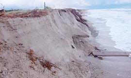 Jūra skandina paplūdimius 