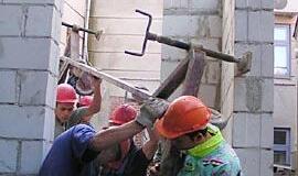 Darbdaviai taupo saugumo sąskaita