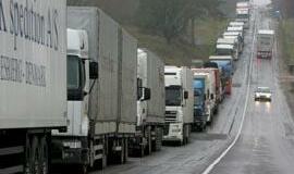 Tarptautinių reisų vairuotojai piktinasi 50 proc. mažesniais dienpinigiais