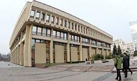 Parlamentarai taupyti neišmoko