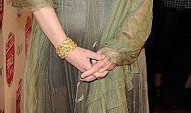 Britų premjero žmona pakerėjo Londoną nuoga krūtine