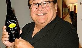 Danny de Vito pasitiko 65 metų jubiliejų