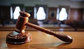 Nesibaigiančioje byloje - abejonės dėl teisėjos