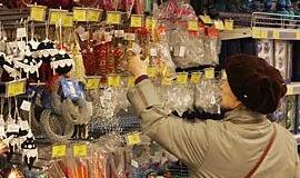 Prekybos centrai neišlaikė tradicijos 