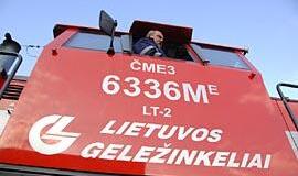 Geležinkelininkai "plėšia" uostininkus 