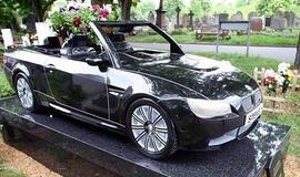 BMW - ir kapinėse BMW