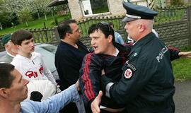 Policija: fizinė jėga prie Venckų namų tikrai nebus naudojama