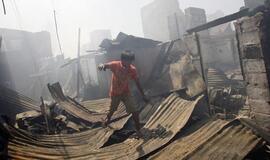 Gaisras lūšnyne Maniloje be namų paliko 4 tūkst. šeimų