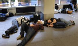 Dėl vulkaninių pelenų debesies pirmadienį Europoje atšaukta tūkstantis skrydžių