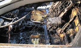 Sudegusiame automobilyje rastas lavonas