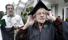 Amerikietė baigė koledžą būdama 94 metų (video)