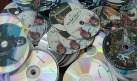 Pasienyje sulaikytas automobilis, vežęs piratinius filmus