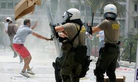 Graikiją paralyžiavo visuotinis streikas