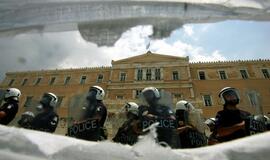 Graikiją paralyžiavo visuotinis streikas