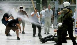 Graikiją paralyžiavo visuotinis streikas