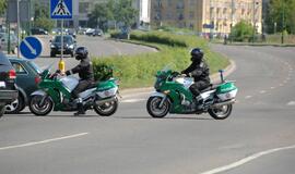 Klaipėdos kelių policininkai mokosi valdyti motociklus