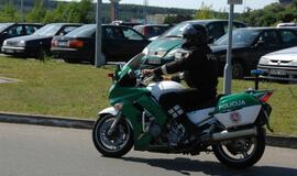 Klaipėdos kelių policininkai mokosi valdyti motociklus