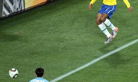 PAR 2010: Brazilijos rinktinė įveikė Šiaurės Korėjos futbolininkus