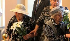 Atsisveikinti su Algirdu Brazausku plūsta šimtai žmonių