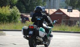 Klaipėdos kelių policininkai mokosi valdyti motociklus