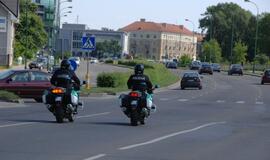 Klaipėdos kelių policininkai mokosi valdyti motociklus