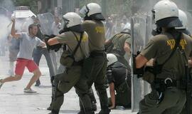 Graikiją paralyžiavo visuotinis streikas