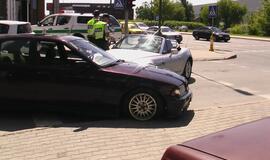 Klaipėdoje - jaunuolio su kabrioletu, bet be teisių avarija