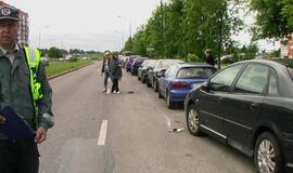 Girtas "Chrysler" vairuotojas bėgo iš avarijos vietos