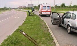 Šiaurės prospekte automobilis partrenkė dviratininką